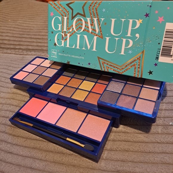 Glow up, Glim up.  Avon makeup mega palette 🎨. - Picture 7 of 11